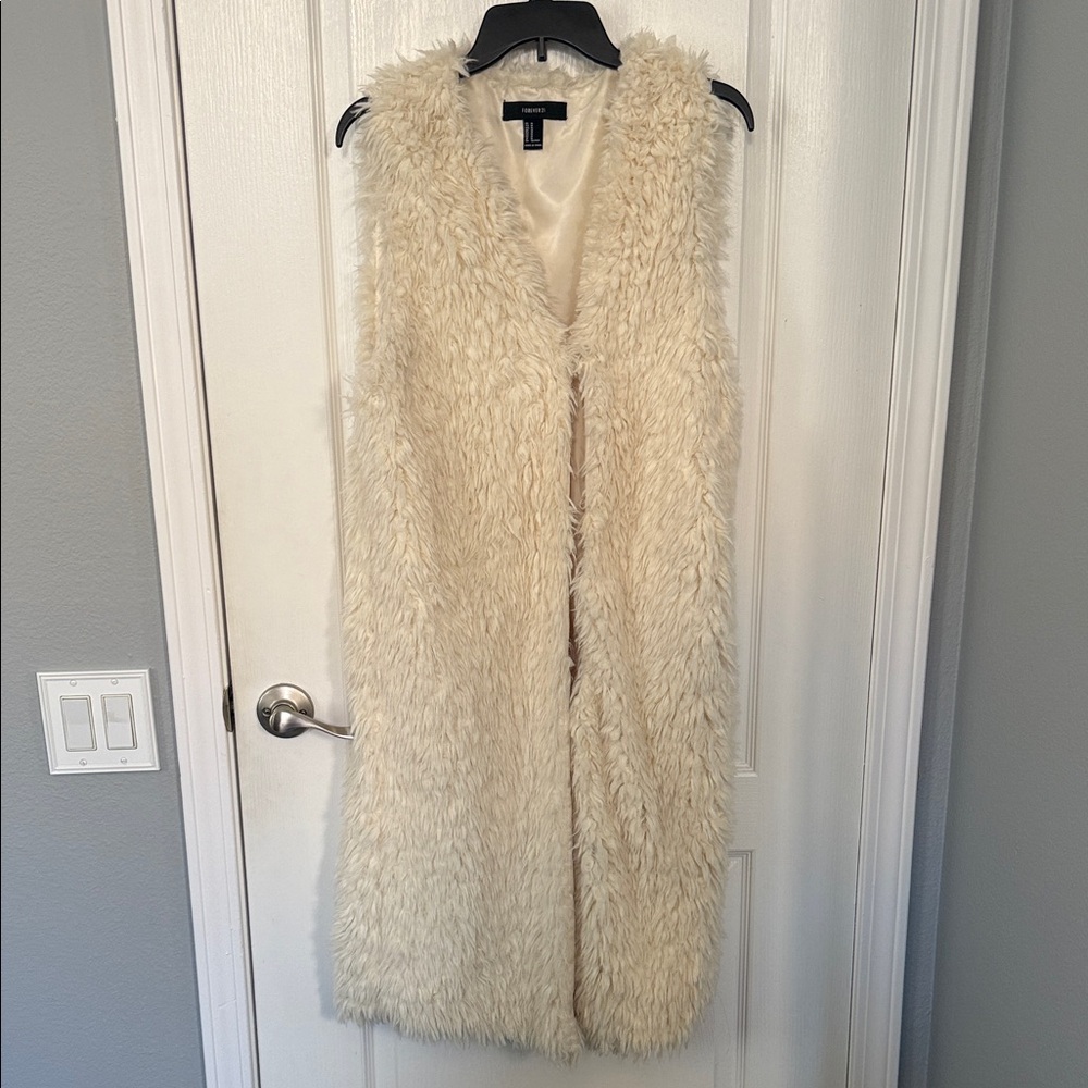 Forever 21 Off-White Faux Fur Vest